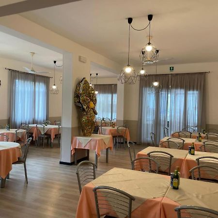 Hotel Vera Cesenatico Buitenkant foto