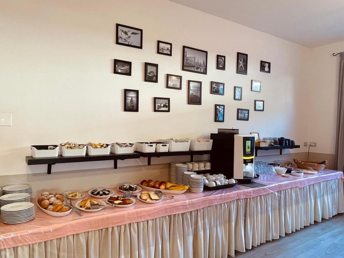 Hotel Vera Cesenatico Buitenkant foto