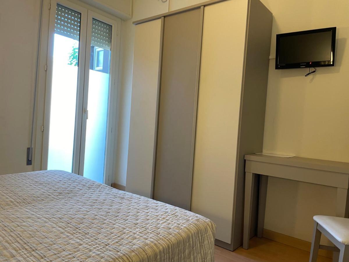 Hotel Vera Cesenatico Buitenkant foto